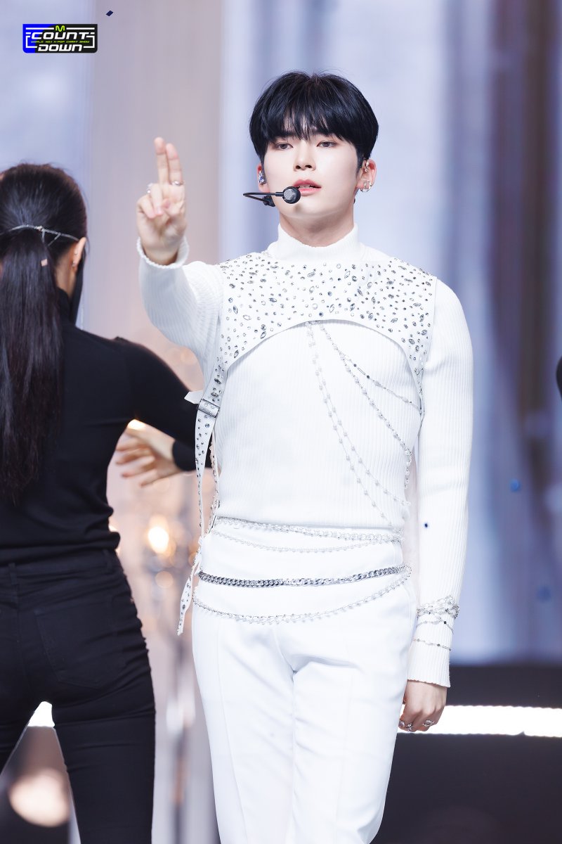 MnetMcountdown's tweet photo. 230907 #MCOUNTDOWN 현장포토
                  한빈                 왕자
            한빈 최고야    한빈 고마워
   햄자님 너무 예뻐   햄자님 너무 아껴
한빈 귀여워   한빈 사랑스러워   한빈이 짱
     한빈 건강해   🐹🐱   한빈 행복해
        한빈만 바   한빈 하고픙거 다해
            한빈 조아  한빈 잘생겼어
                         한빈 멋져
                              💗
 
More Photos📸 https://t.co/okc6eiOP2l

#엠카운트다운 #엠카 #성한빈 #SUNGHANBIN #ZEROBASEONE #INVU