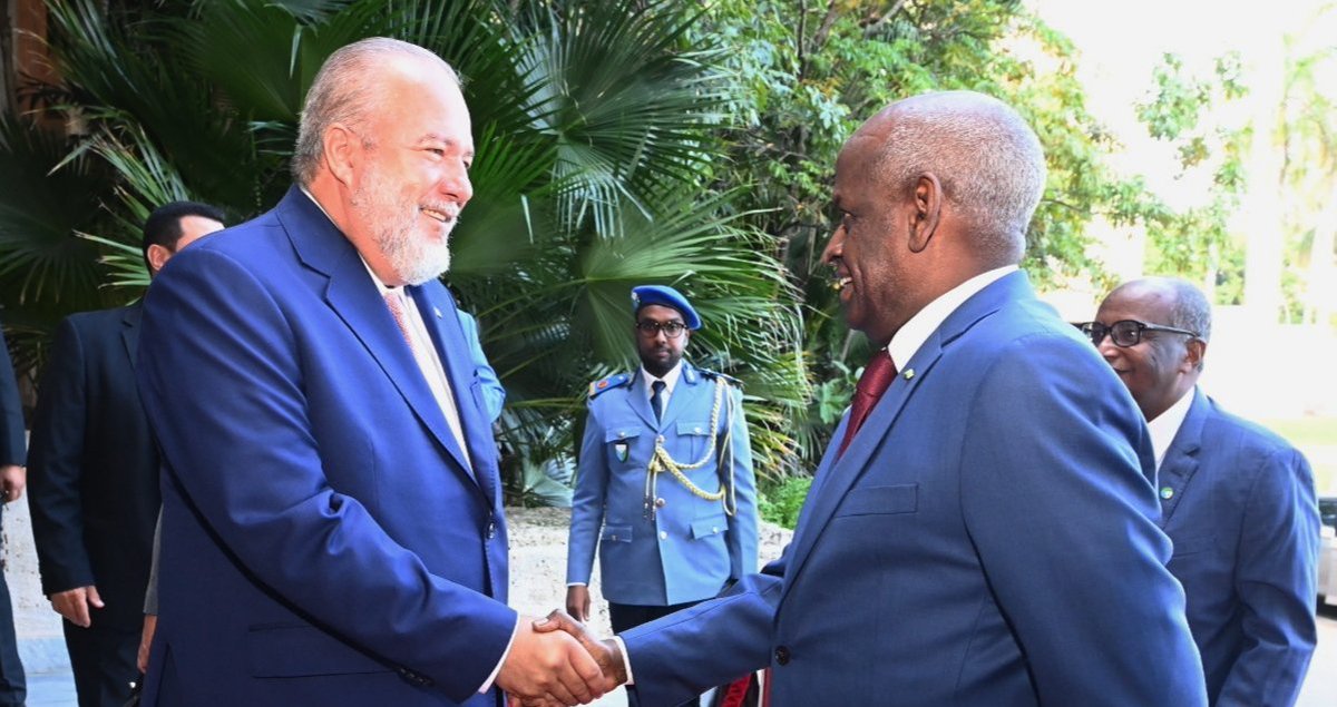 #Africa Ya está en La Habana 🤗!

Primer ministro, Marrero Cruz, recibió este martes a su homólogo de Djibouti, Abdoulkader Kamil Mohamed, de visita oficial en La Habana para participar en la 
#CumbreG77China2023