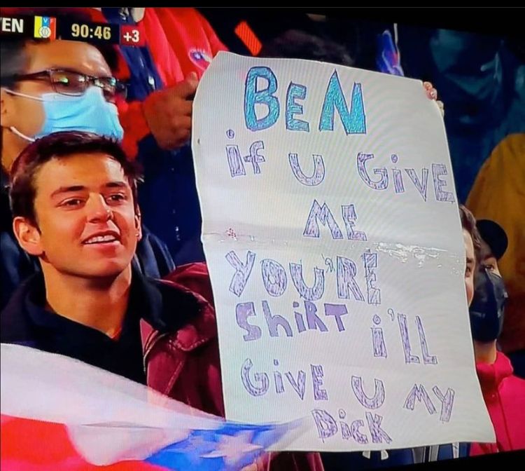 valleyxfthedxll's tweet photo. Ben te amo #VamosChile https://t.co/JVOtHbCChE