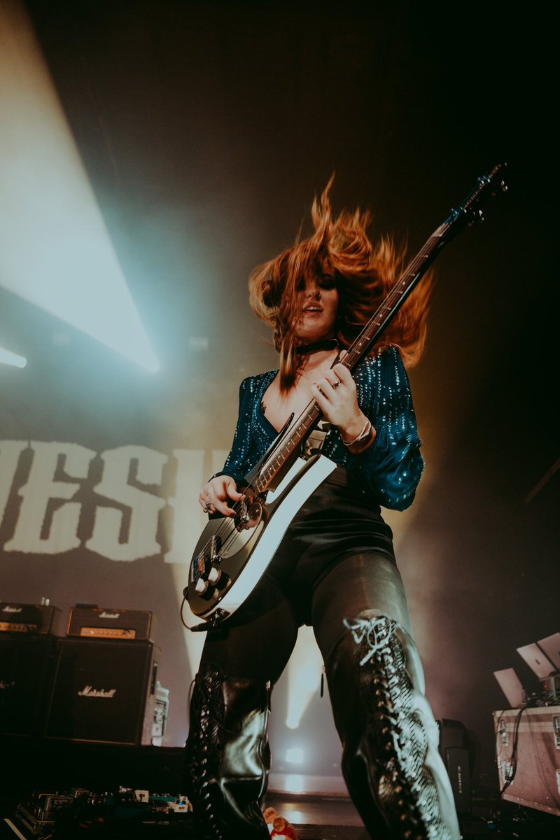HeyEmmaJaye's tweet photo. THIS is how I photograph women 📸 @LilithCzar @LZZYHALE @vicdeangelisss @Halestorm @thisismaneskin #maneskin #lilithczar #halestorm #heyemmajaye https://t.co/D4TwTB85Cl