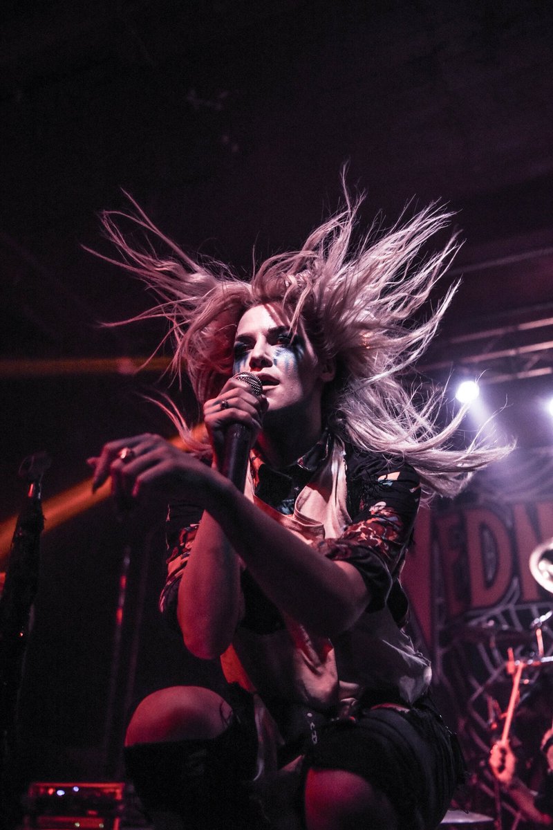 HeyEmmaJaye's tweet photo. THIS is how I photograph women 📸 @LilithCzar @LZZYHALE @vicdeangelisss @Halestorm @thisismaneskin #maneskin #lilithczar #halestorm #heyemmajaye https://t.co/D4TwTB85Cl