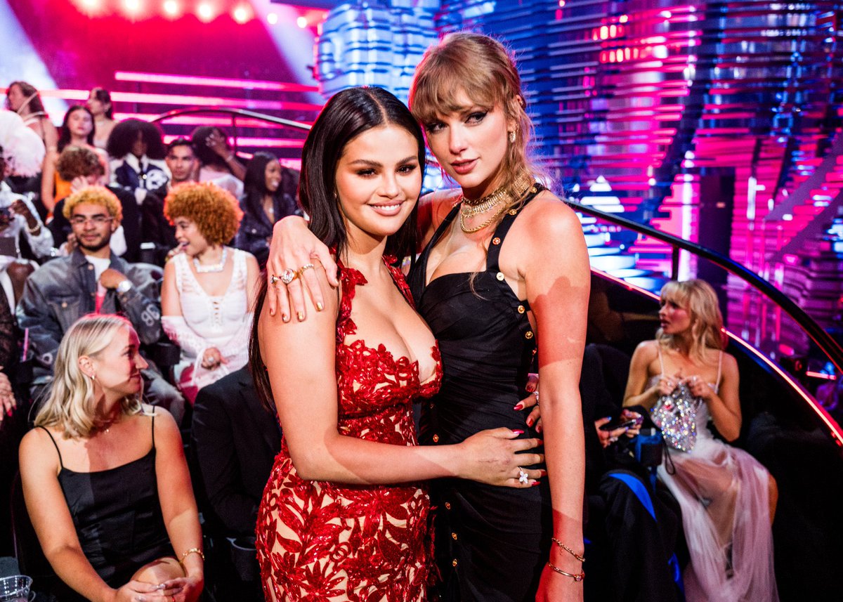 Taylor Swift and Selena Gomez at the #VMAs.