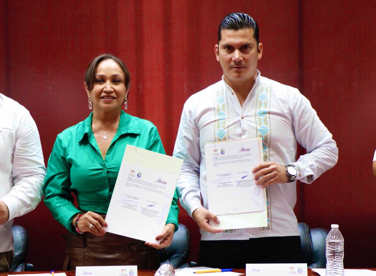 AbrahamMontesM's tweet photo. 🏫 ✍🏻 Hoy acudí al bello puerto de Lázaro Cárdenas, #Michoacán, en representación del #IMAIP, para celebrar la firma de un convenio de colaboración en materia de capacitación con su Ayuntamiento.
#DAI #PDP #RendiciónDeCuentas https://t.co/MjxneSjSyE