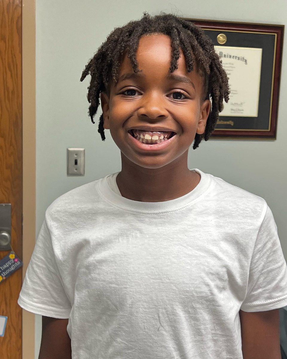 kellyaoconnell's tweet photo. Positive Office Referrals are the best! We are so proud of these two from Mr. Holtry’s class for showing commitment and leadership. Way to go leaders! #MarsStars #positivephonecallhome #positiveofficereferral @joelholtry https://t.co/tmUGVTX8iF