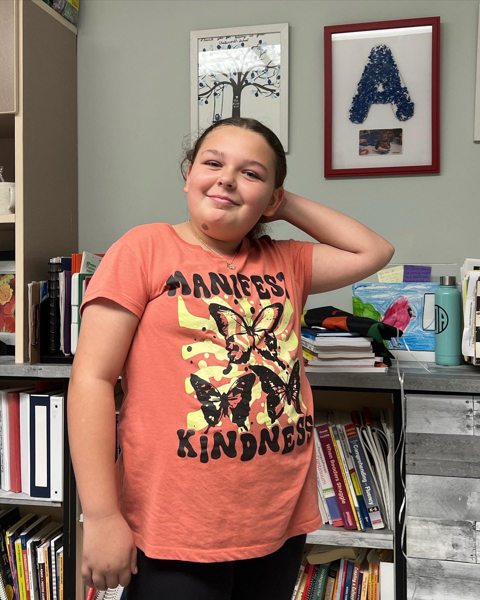 kellyaoconnell's tweet photo. Positive Office Referrals are the best! We are so proud of these two from Mr. Holtry’s class for showing commitment and leadership. Way to go leaders! #MarsStars #positivephonecallhome #positiveofficereferral @joelholtry https://t.co/tmUGVTX8iF