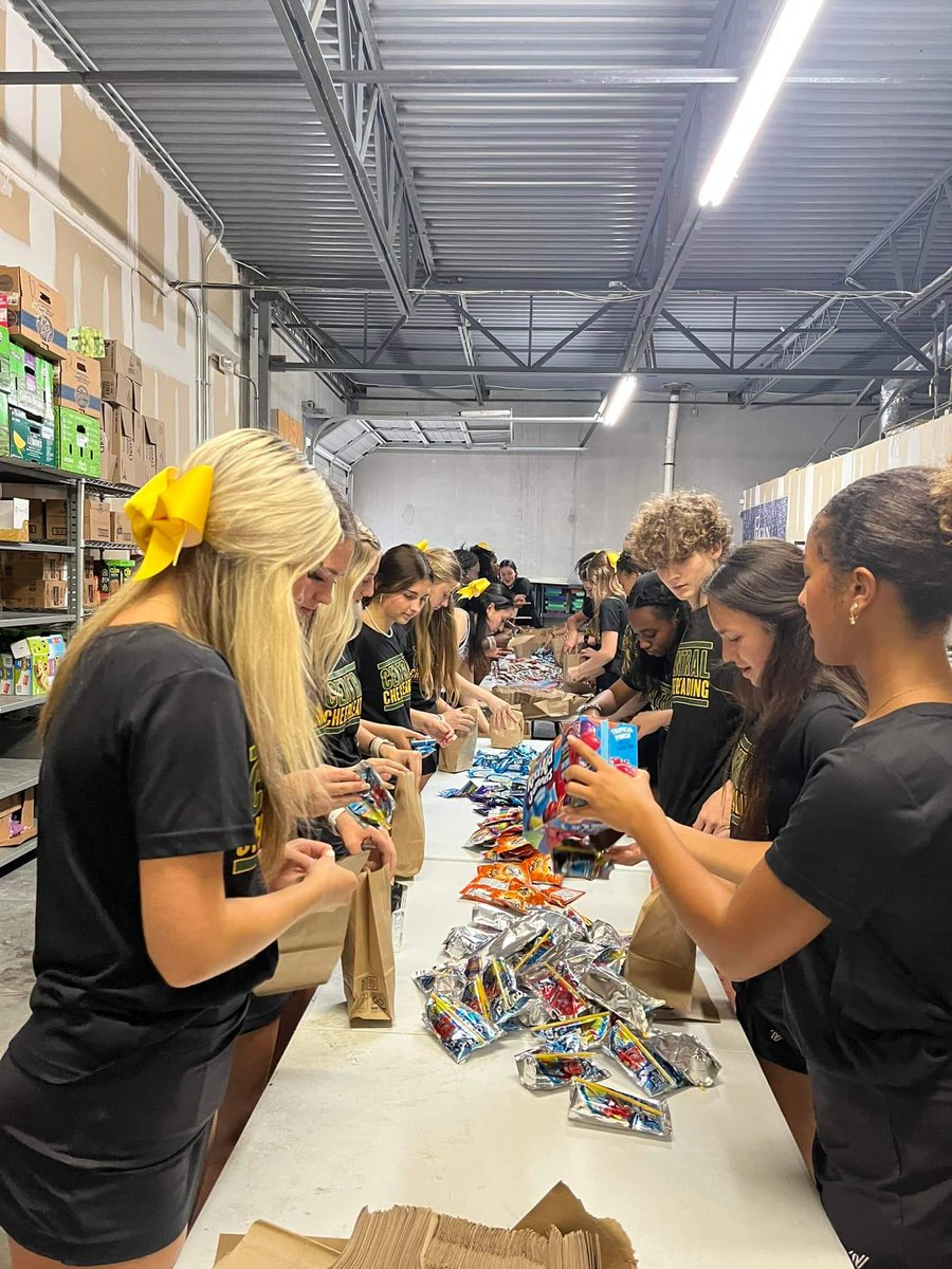 VikingCheerCCHS's tweet photo. Serving in our community is one of our goals this year with Viking Cheer. I encourage all of my Coaching Friends to get involved with 1Can, Inc. @MPVCheer @CoxMillCheer @CheerJMR @_CHSathletics @HRHSbullscheer #packasnack @boosters_cchs @CentralCabarrus @CabCoAthletics https://t.co/EU8nkbsSBP