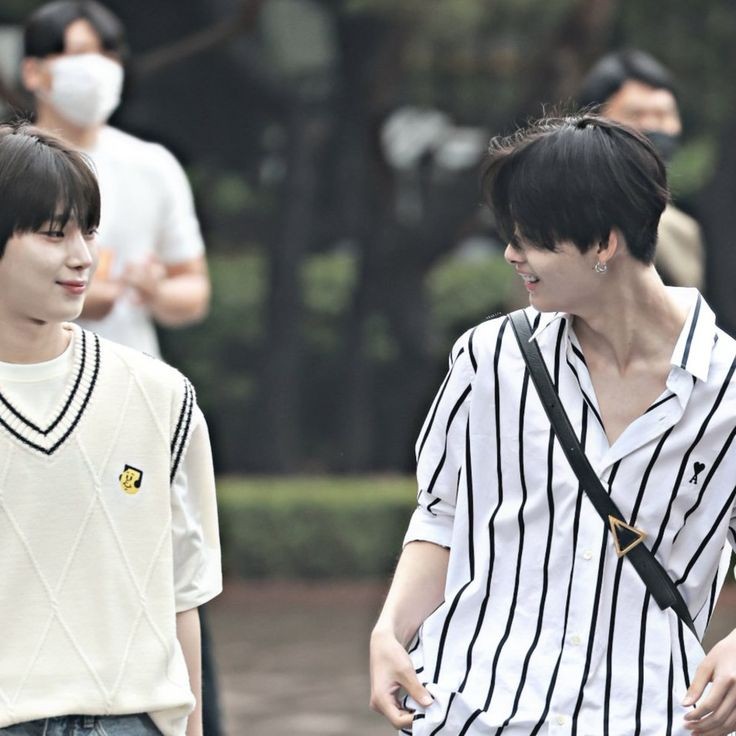 fox_mintchoco's tweet photo. 📚Cheering from a far📚

A #sunkiau where in Niki has a secret crush on second year president sunoo but he got friendzone https://t.co/TL2cLO6OWY