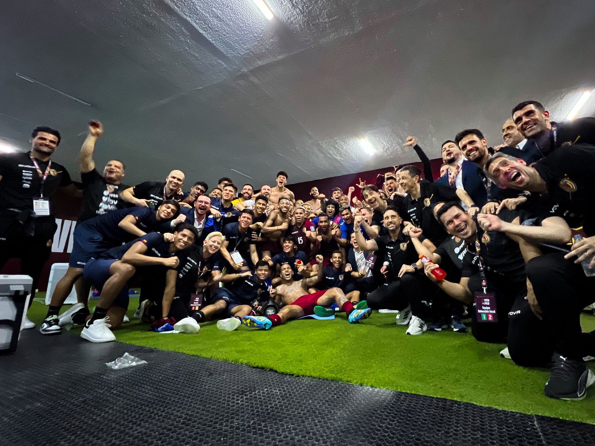 SeleVinotinto's tweet photo. 𝑭𝒂𝒎𝒊𝒍𝒊𝒂 ❤️

𝑼𝒏𝒊𝒅𝒐𝒔 el camino será mágico 🫂

#SiempreVinotinto 🇻🇪 https://t.co/8taVcI7sCg