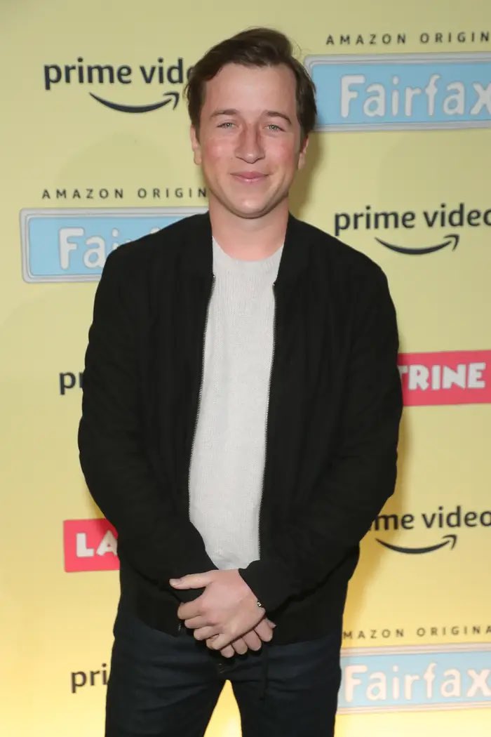 kaileycatface's tweet photo. does skyler gisondo not look like the oatmeal quaker boy cause like … idk https://t.co/LVfDYE3ln7