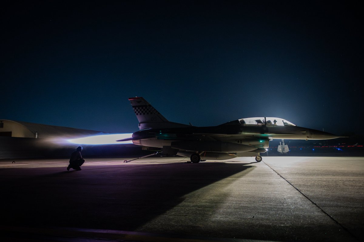 USPACOM's tweet photo. .@PACAF #Airmen at #OsanAirBase conduct aircraft power checks during routine operations in 🇰🇷, enhancing #Readiness to provide air interdiction, close air & counter-air capabilities in support of #FriendsPartnersAllies in the #FreeAndOpenIndoPacific.
📸: TSgt Zachariah Lopez https://t.co/hynnaSj2gU