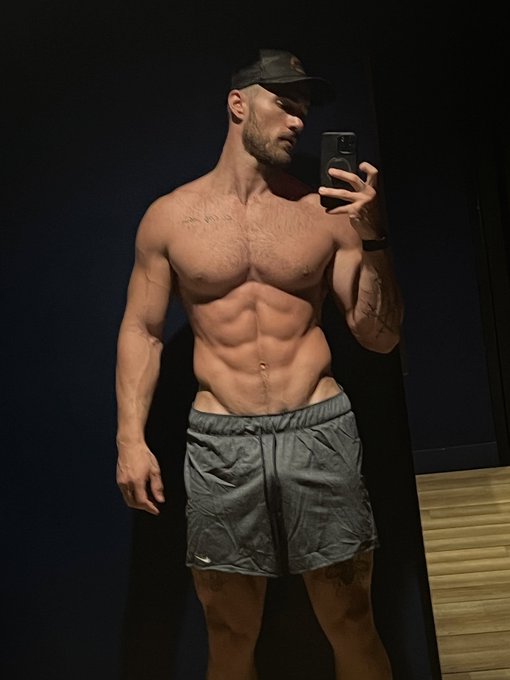 front &amp; back 🫡 https://t.co/ytMBOU9q9J