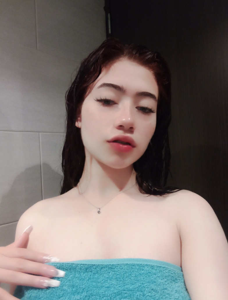 GenesisSoffia's tweet photo. I feel so pretty after toke a shower ❣️❣️ https://t.co/Ws8wBmJSFJ