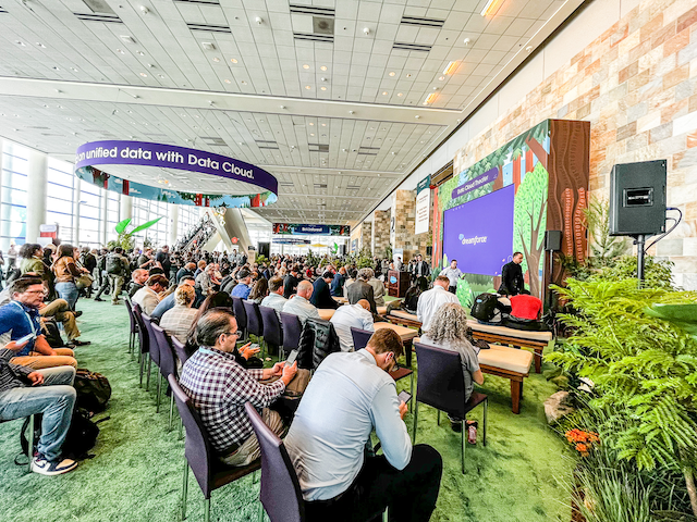 trailhead's tweet photo. No one:

Einstein: They love me, they really love me. #DF23 https://t.co/EKKUh547z8