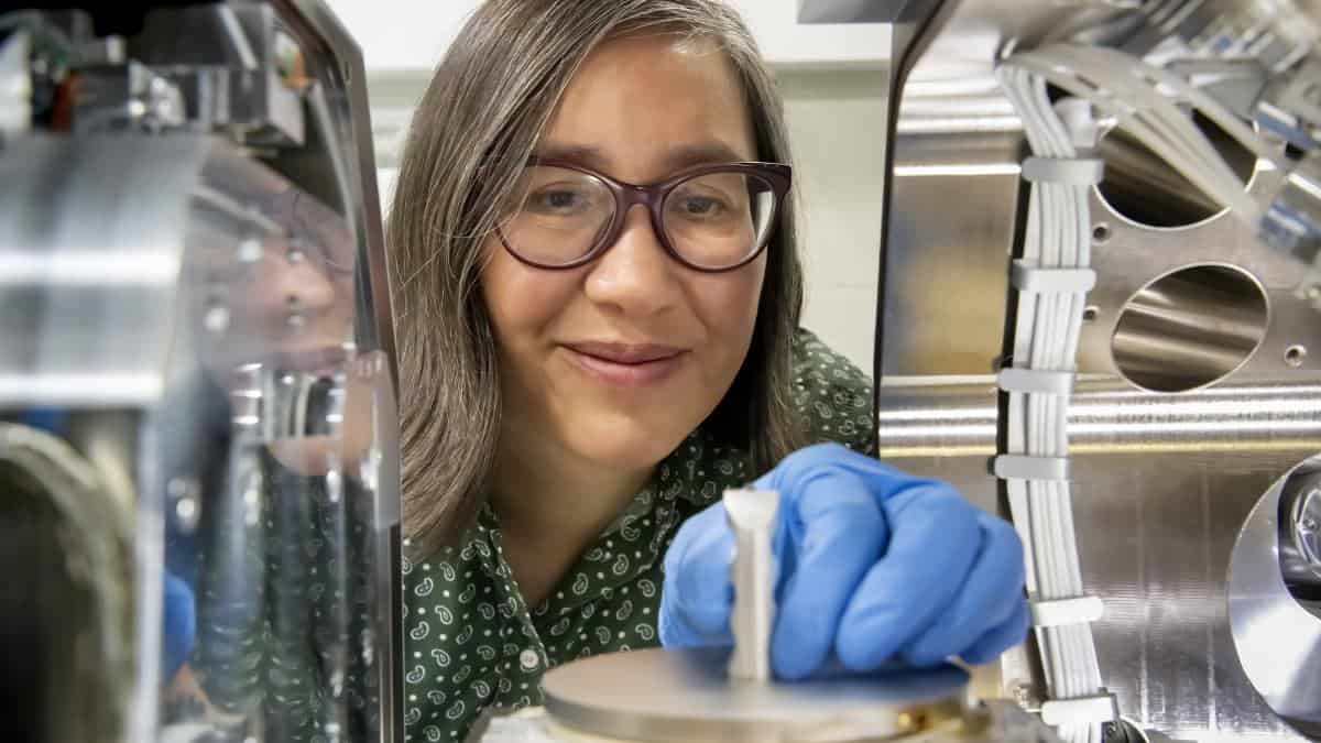 Monash Science (@monash_science) on Twitter photo Nothing transparent about the nature of glass 🔍⚛: <a href="/MonashAstro/">Monash Astrophysics</a>’s Dr Amelia Liu discusses her research developing new ways to examine the structure of glass materials, the formation of which has long eluded the scientific community.
Read more: bit.ly/3Ze7Zwv Nothing transparent about the nature of glass 🔍⚛: <a href="/MonashAstro/">Monash Astrophysics</a>’s Dr Amelia Liu discusses her research developing new ways to examine the structure of glass materials, the formation of which has long eluded the scientific community.
Read more: bit.ly/3Ze7Zwv
