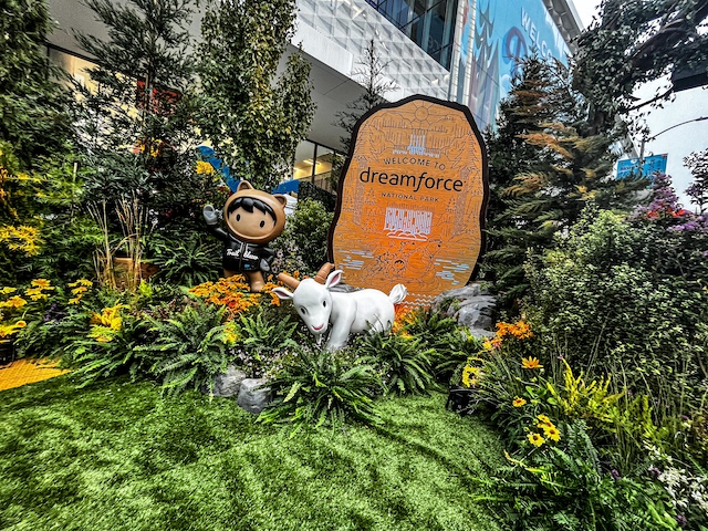 No one:

Einstein: They love me, they really love me. #DF23