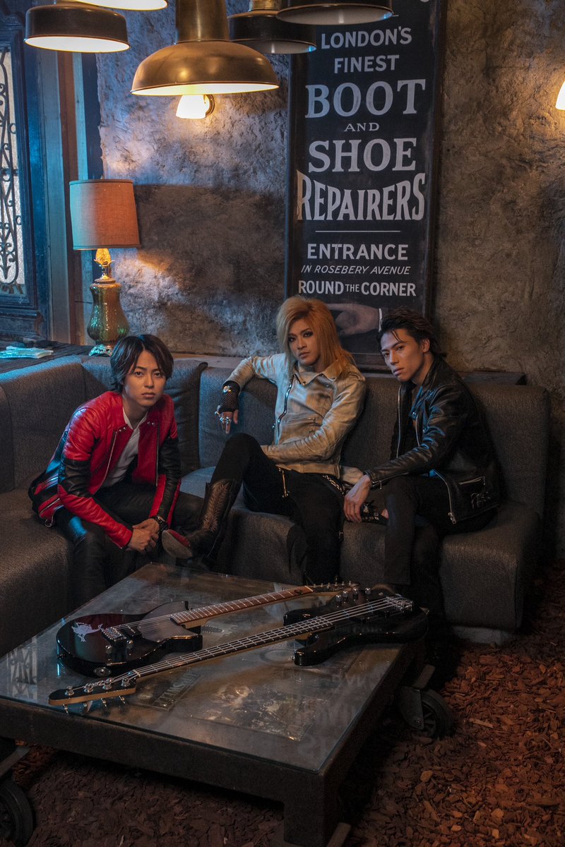 KRØWNいざ出陣…！！！

ライブ本日です！ @大阪 club vijon

打倒クリトリック・リス🧑‍🦲