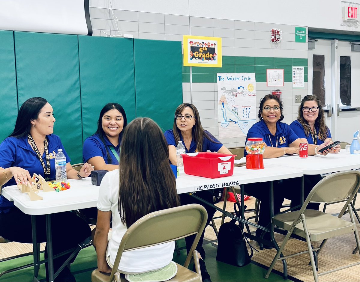 AGuerrero_HHES's tweet photo. Math &amp; Science at the Hive brought smiles and lots of fun! ✖️🧬 #OnlyAtTheHeights #MathandScienceNight https://t.co/kZrVk0l34r