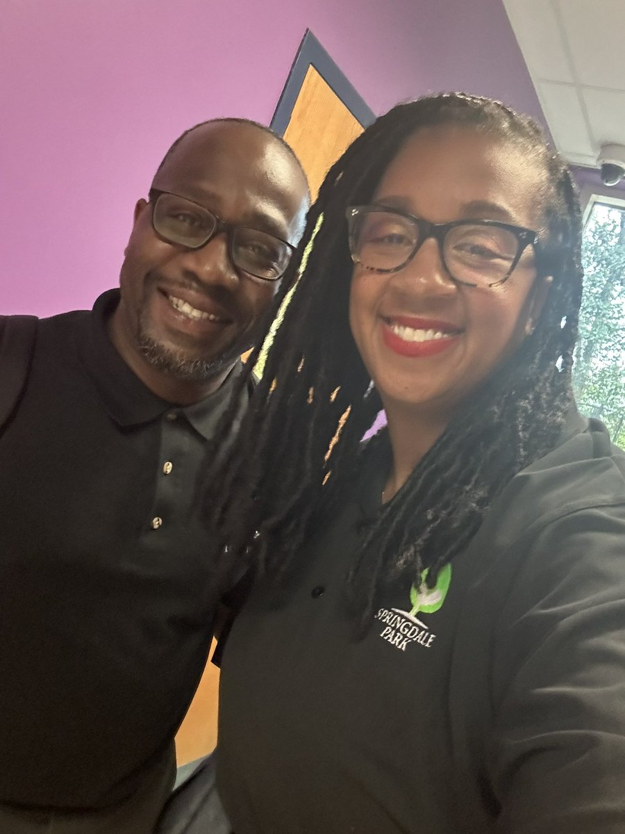 drjtoney's tweet photo. So excited to host the Beginning Principals Academy @APS_SPARK today for @PrincipalsCtr! Thx @khbishop6 for the @CrumblCookies! I 💚 learning so when our 🐉 🐉 stopped by I told them that I never stopped learning! So good to learn from experts &amp; colleagues! We’re SPARKling! ✨✨ https://t.co/ec9ft9saW3