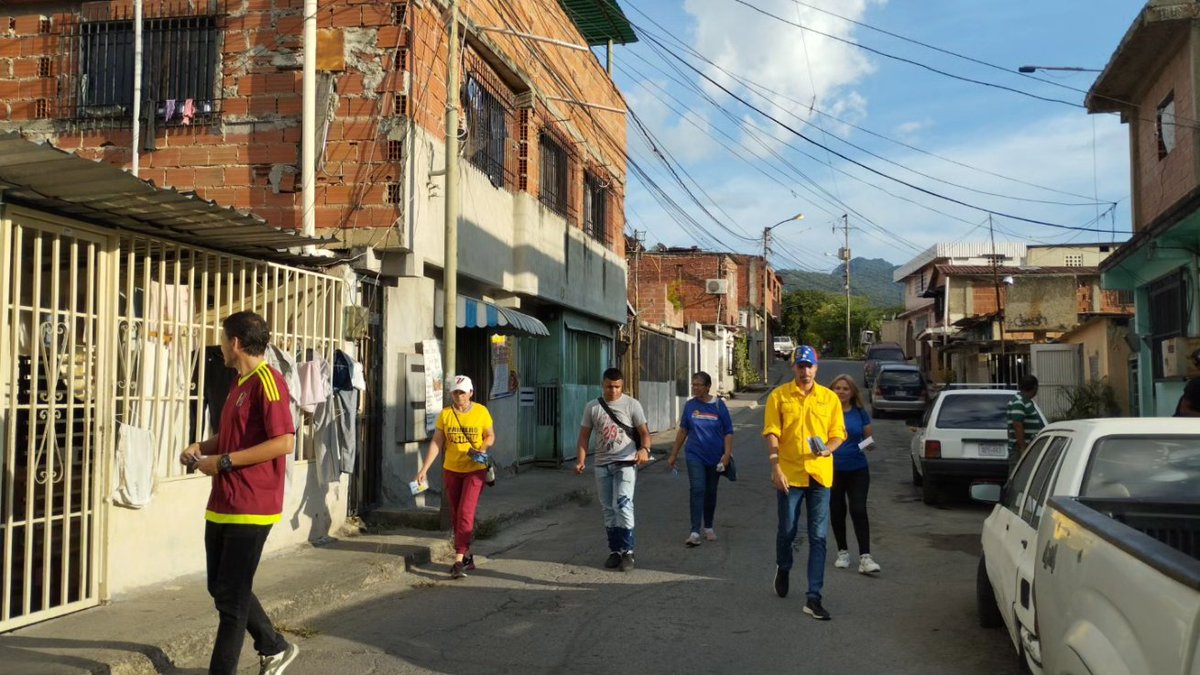 #12Sep | Caminando con el equipo de @UNT_PLAZA en el sector Las Palmas, llevando el mensaje del encuentro.

#VamosAEcharPalante 💪🏼🇻🇪