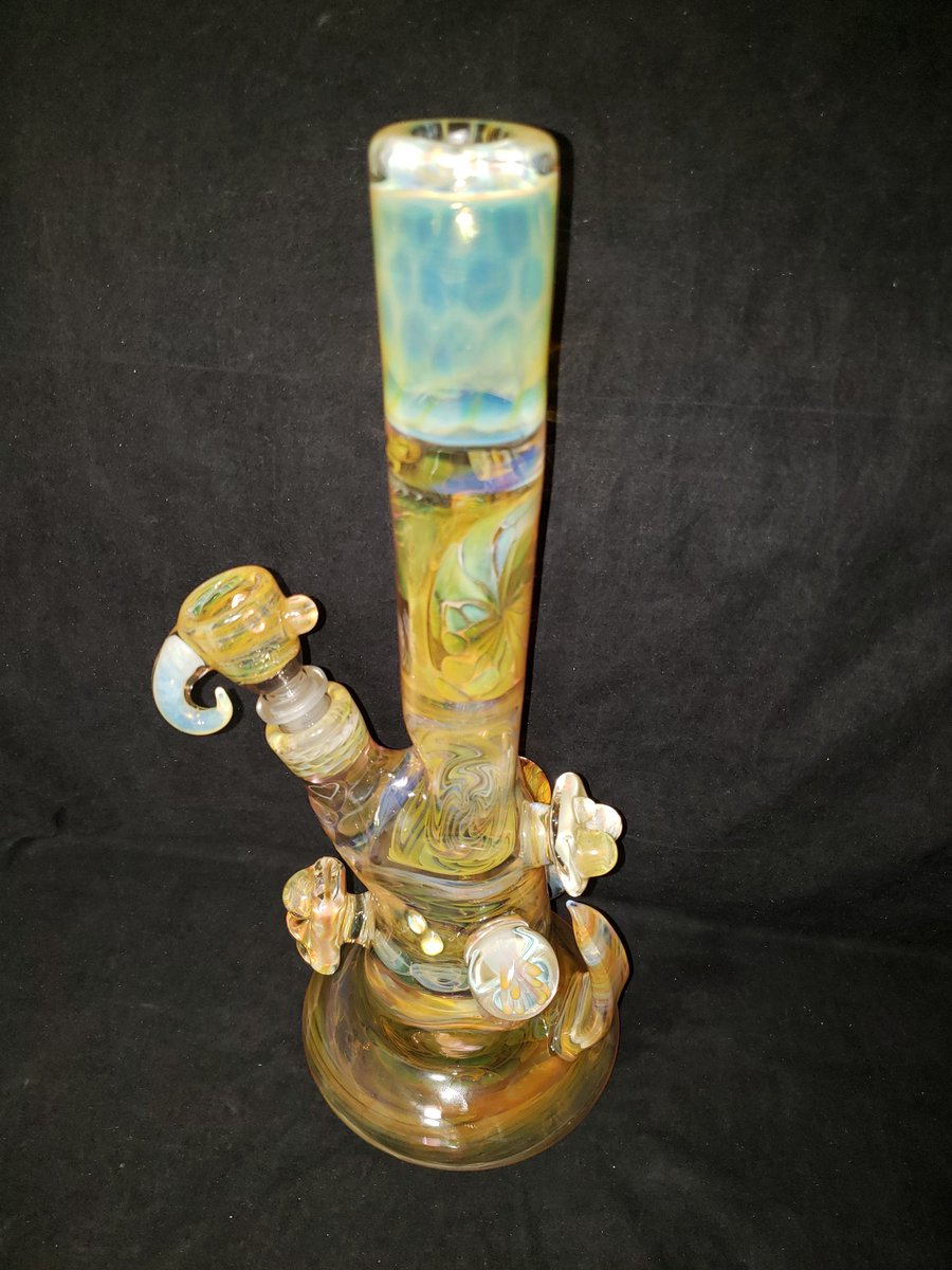 13 inch hand spun on the bench. No lathe. 100% gold and silver fumed techniques. This trophy is available if your interested. #glass #glassofig #dab #cannabis #bubbler #americanglass