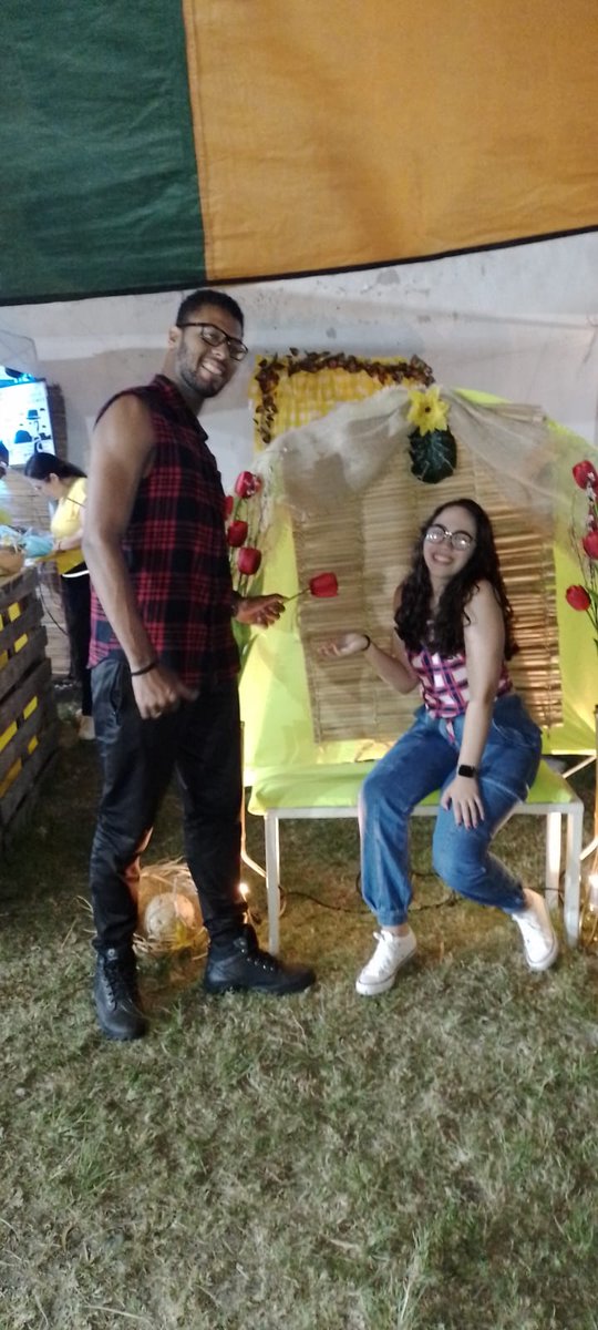 JeffBvlgari's tweet photo. #TBT #couple FESTA das regiões com meu pacotinho.... #TBT #couple das regiões com meu pacotinho....💜
#FESTA
#cristãos
#JesusoRei https://t.co/PiOVo8Ljl4