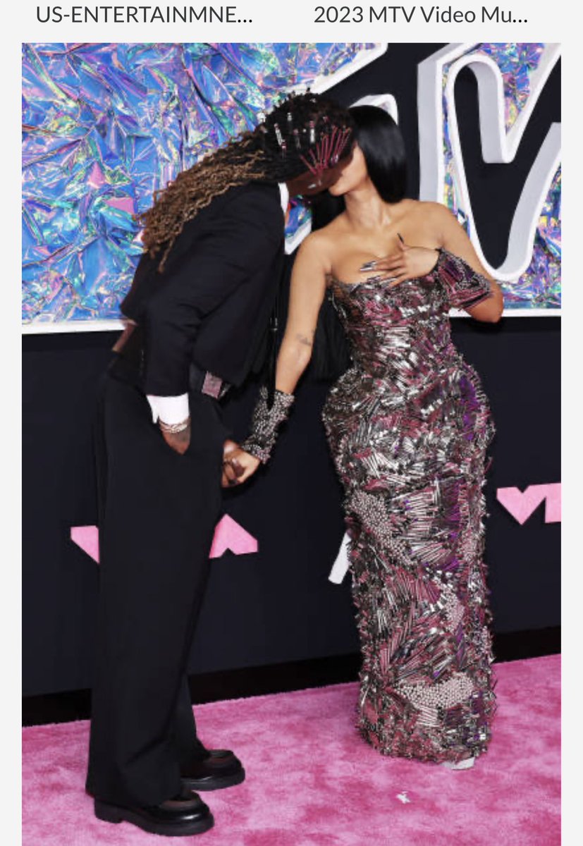 iamcardib's tweet image. Every look ,every pose