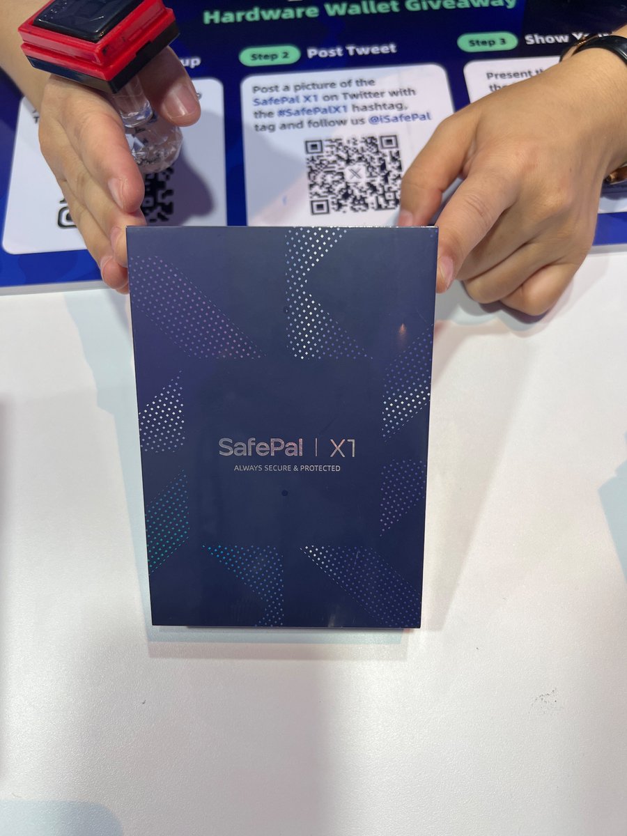 Cryptoducator's tweet image. Just stopped by the @iSafePal booth @token2049 and got this new #SafePalX1 crypto wallet🚀
 
Excited to dive deeper into seamless mobile, hardware, and extension wallet integration with #SafePalX1 🥳

Keep your #crypto SAFE ♥️