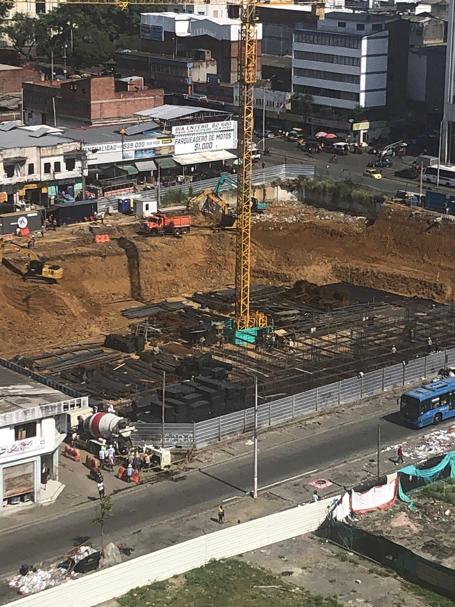 JorgeIvanOspina's tweet photo. Estamos construyendo " Ciudad Paraiso " , y en este muy estratégico lugar del centro de la ciudad se construye el Bunker de la Fiscalia 
Y digan lo que digan nunca habíamos avanzado tanto 
#UnLatirparaSiempre https://t.co/o8ciw79sKo