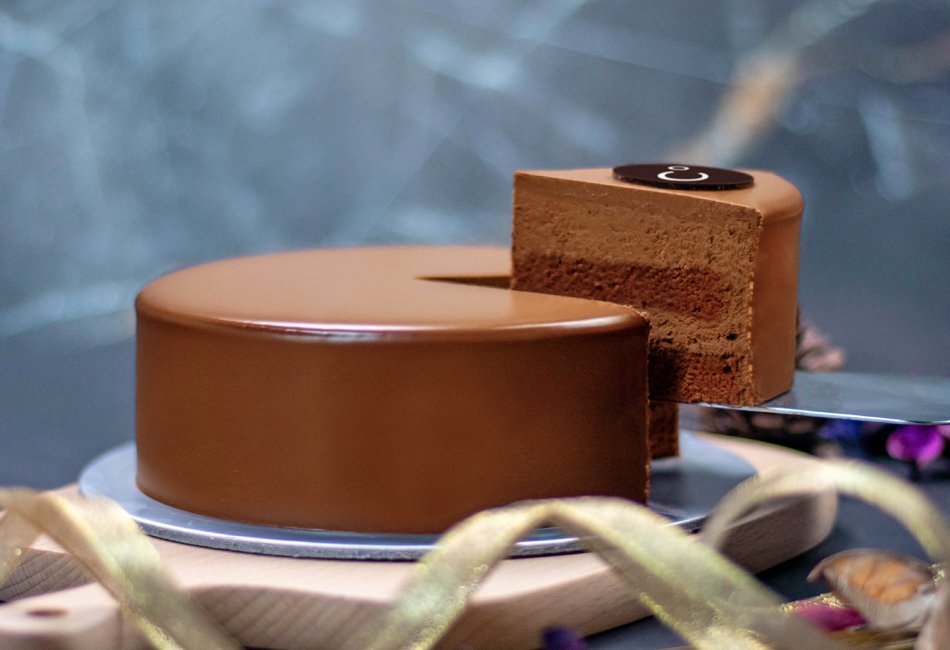 チョコレートオリジンのチョコレートケーキは、私の大好物です。白金で味わって以来ずっとすき。おとりよせできるので、チョコ好きな方はどうぞ。詳しくは「おとりよせネット」の連載記事に書きました。otoriyose.net/tatsujin/om003…