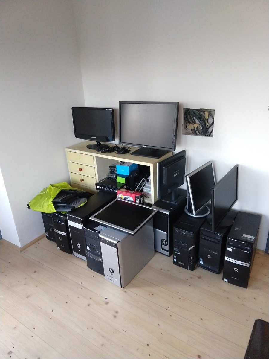 #Jamrtál news
Máte doma PC krámy a něco, co čoudí a nefunguje? 
Doneste je do Jamrtálu, budou pokropeny živou vodou a předány potřebným. 
Kdo to umí a zařídí? 
Prezentace v soboru 15,00 twt času 👍👍👍
potrebnejpocitac.cz/o-projektu/