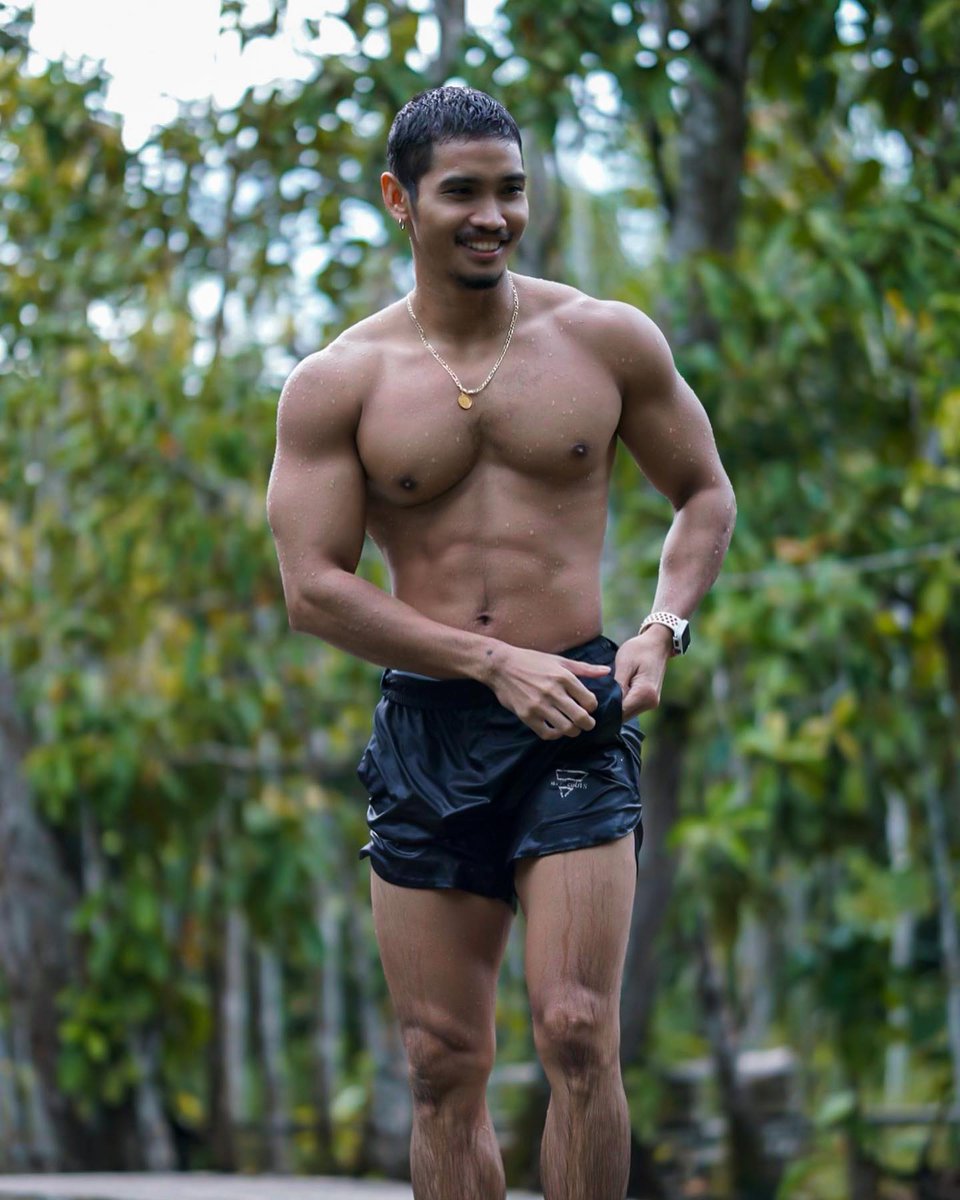 ผู้ชายผิวเข้มมันดีต่อใจ 💓

IG : allzpark

#Fitman #FitnessIdols
#MrFOXLiveHouse #FOXCoin #MrFOX #DownloadMrFOX
#หนุ่มหล่อ #ดีต่อใจ #หล่อมาก #sixpack #body #กล้าม #badboy #badguy #ชายไทย #cuteboy #sexyboy #sexyman #sportman #boyfriend