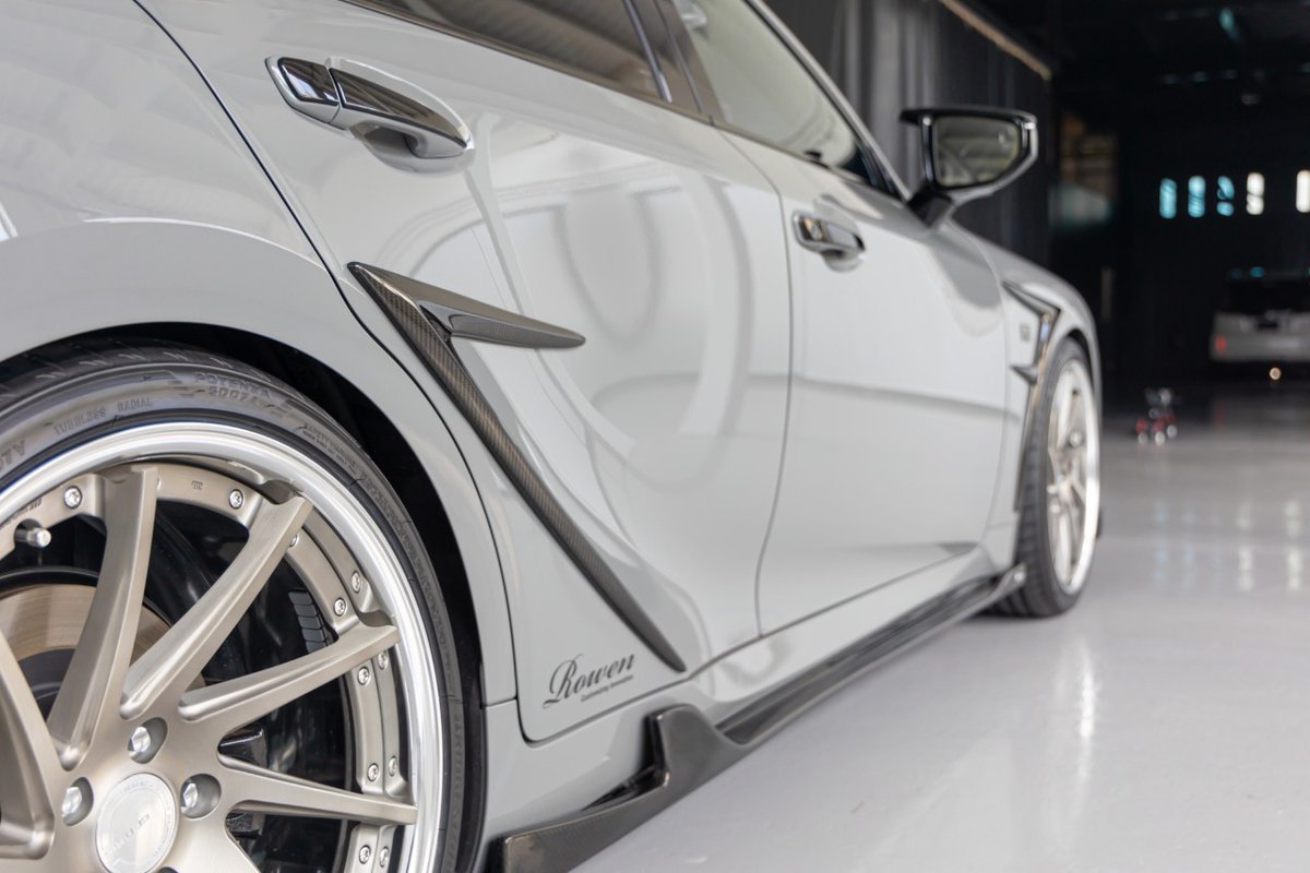 ROWEN_JAPAN's tweet photo. こんにちは😉
LEXUS三重 松阪店到着��
IS500用ボディキットを早々にご注文いただいたので、お礼方々直接納品に来ました😍
お客様によろしくお伝えください(_ _)
それにしても松阪は暑い~☀️
松阪牛も大変だね💦
帰りまーす🎵
#Rowenw #LEXUS松阪店 #IS500 #IS500FSPORT https://t.co/CiLaBy4yqa