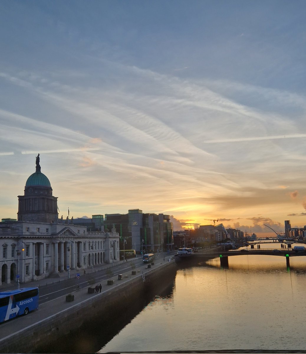 A bright morning in 🇮🇪 Dublin for #SOTEU2023 
📡 Tune in now to the live event by <a href="/eurireland/">EU Commission in Ireland</a> &amp; listen to President <a href="/vonderleyen/">Ursula von der Leyen</a> deliver her State of the 🇪🇺 Union speech from Strasbourg ⤵️

ireland.representation.ec.europa.eu/news-and-event…