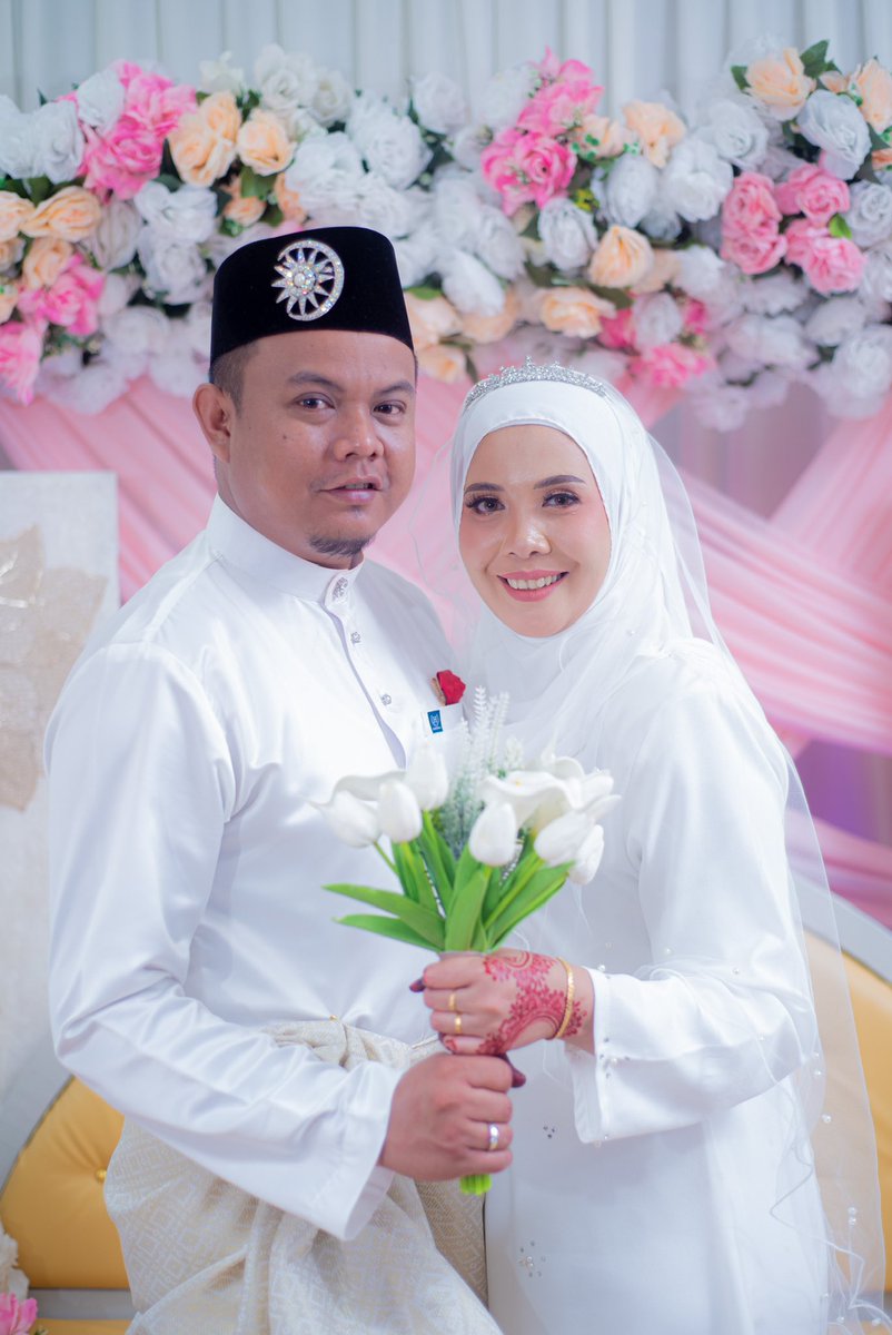 effaezzah's tweet photo. @AinulNunanaa We are pegantin PKP, alhamdulillah selesai wlupon nikah kat pejabat agama n sanding kt rmh.. majlis sgt tertutup time tu 😬 tp still puas hati n rsa terpaling cntik 🌹🌹🫢 https://t.co/QThO2by86o