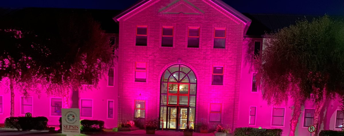 Tralee lighting up pink for #WorldSepsisDay with thanks to @countykerry and @KerryCoMuseum Remember #recognisesepsis #savelives Know the signs @WorldSepsisDay @KatieCIOConnor @SineadHorgan1