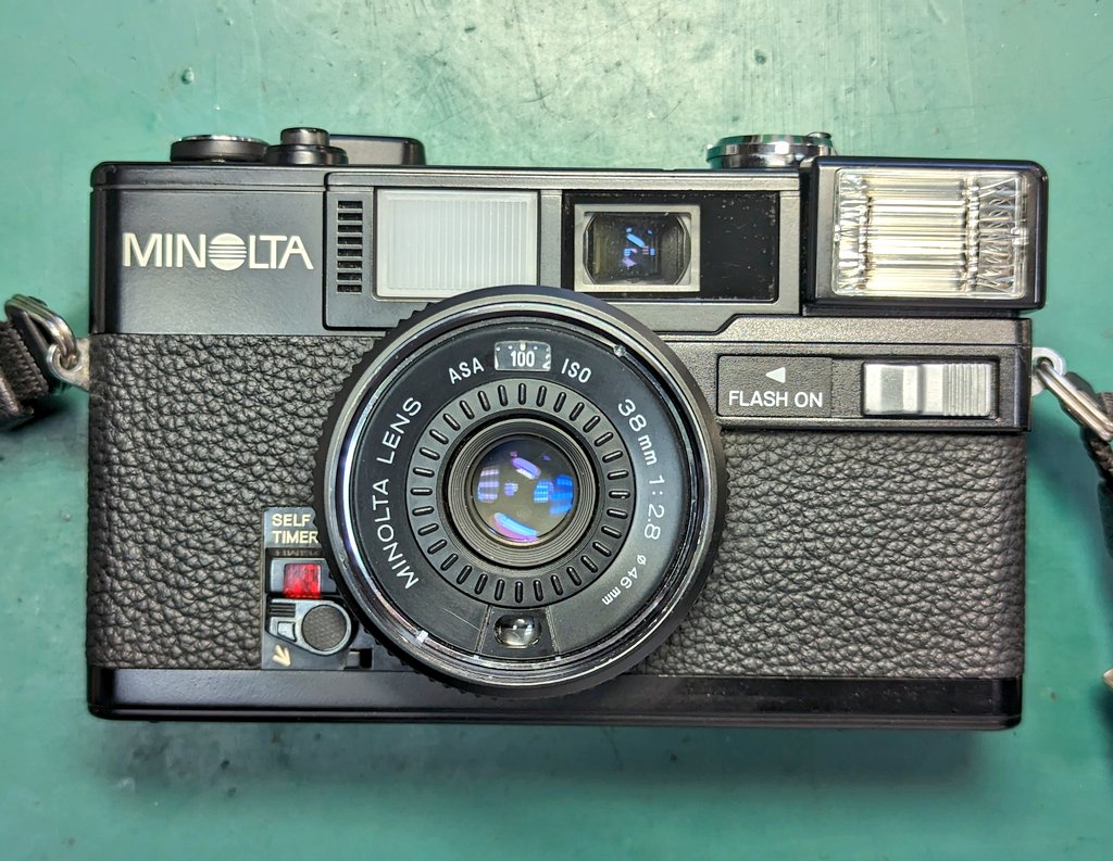 umi1176265's tweet photo. うみのカメラ修理日記📸
MINOLTA HI-MATIC S2
シャッター作動不良で修理しました。
ストロボ発光調整しました✨
#カメラ修理 #MINOLTA #HIMATIC #HIMATICS2 https://t.co/phkrZ3Ecm7