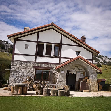 Gorbeiako aterpea crowdfunding kanpaina bat egiten ari da instalazioak hobetzeko. 
Behar ditugun guztietan, laguntzeko prest hor daude beti.
 Orain, haiei laguntzeko garaia da. Anima zaitez!
👇👇👇👇
verkami.com/projects/36454…