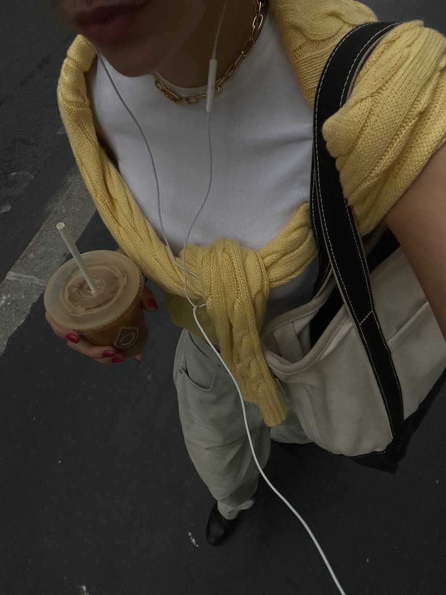 voguewrld's tweet photo. early mornings https://t.co/vWgZkcJRGN