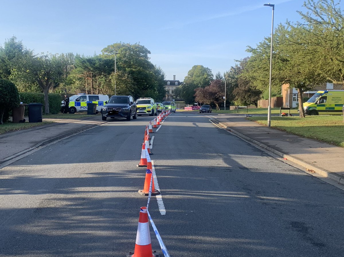 shariquasyed92's tweet photo. Large emergency presence including ambulance and armed police this morning in Audley Gate, Netherton, #peterborough ( it’s a busy street with school traffic every morning normally). Police have closed off entrance Via Thorpe road. @BBCCambs @BBCLookEast @BBCNews https://t.co/KTT8UTKRFy