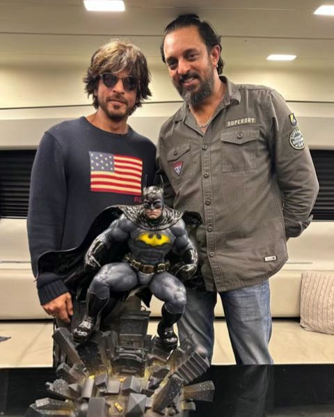 MonikaBeing's tweet photo. Repost #MarkTroy "Congratulations to the legendary icon @iamsrk on the massive success of #JAWAN . It's been an experience working with you and @redchilliesent . Looking forward to many more colabs in the future!
#DaMakeupLab #ShahRukhKhan #srk
https://t.co/DB2CTh5paD https://t.co/fwMh7qkpwU