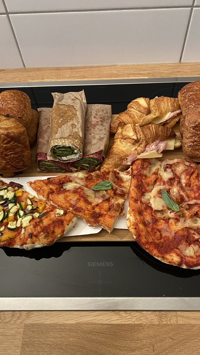 realmarcelondre's tweet photo. three restaurants in almost the same street: 
.
📍Mamma Bao 
📍Swing Kitchen
📍Coucou Food Market 
.
#munich #münchen #muenchen 
#mammabao #biangbiangnoodles #noodles  #swingkitchen #vegan #veganburger #coucou #coucoufoodmarket #wrap #croissant #pizza #food #augustenstrasse https://t.co/zgcKantlWR