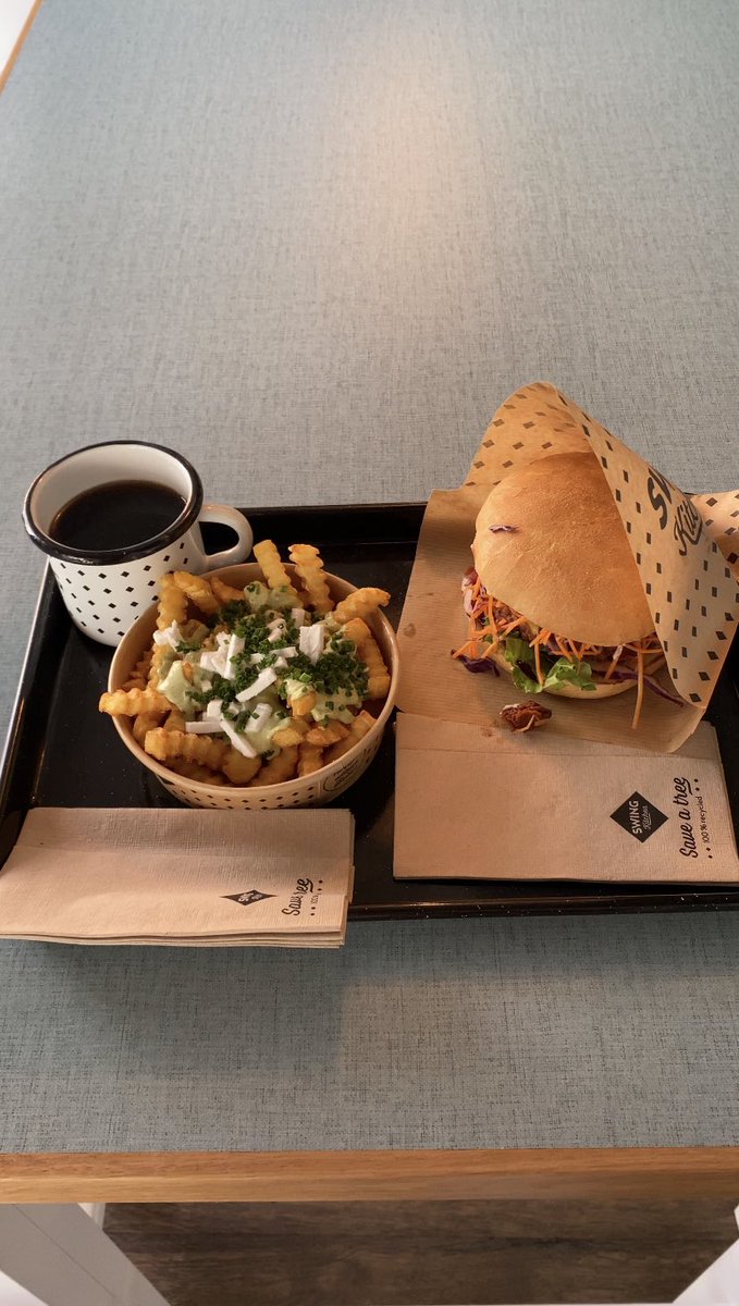 realmarcelondre's tweet photo. three restaurants in almost the same street: 
.
📍Mamma Bao 
📍Swing Kitchen
📍Coucou Food Market 
.
#munich #münchen #muenchen 
#mammabao #biangbiangnoodles #noodles  #swingkitchen #vegan #veganburger #coucou #coucoufoodmarket #wrap #croissant #pizza #food #augustenstrasse https://t.co/zgcKantlWR