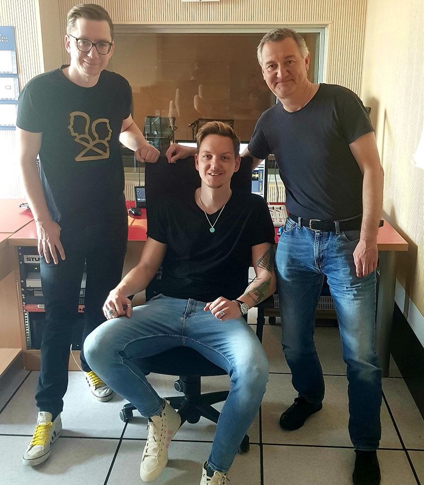 2bsi's tweet photo. NA SCENI pri Jerneju Venetu! Lahko poslušaš, daljšo predstavitev aktualnega albuma EKSPLOZIJA EMOCIJ ❤🧨 @Val202 
https://t.co/aZaL44U3Fn https://t.co/asXb6xXwvp