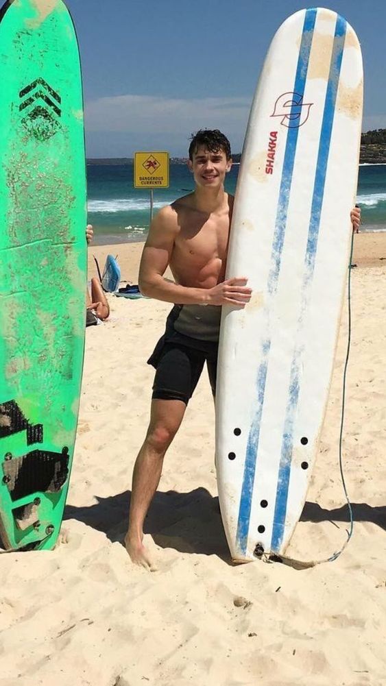 SGlobal_ai's tweet photo. Surfing 

#surfing #gymbro #surfingboard #sandiego #blackssbeach #blackbeach 
#vintage #vintagestyle #vintageclothing #vintagephotography #90vintage #vintagefashion #vintagegirl #vintagepicsdaily https://t.co/QD1wJk5A0N