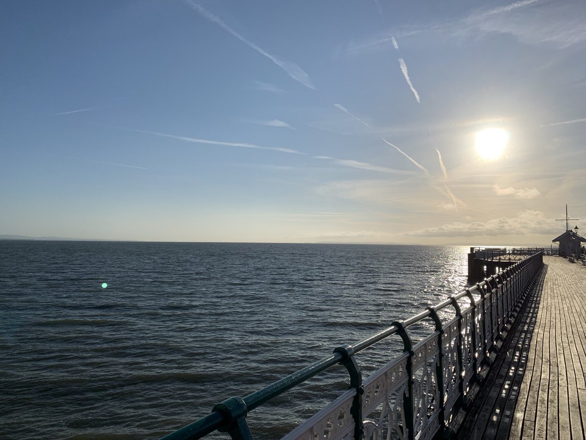 ianmorris84's tweet photo. Perfect day for cycling 🚴☀️👍 #penarthpeir #cycling #autumn https://t.co/UHozFJenEx