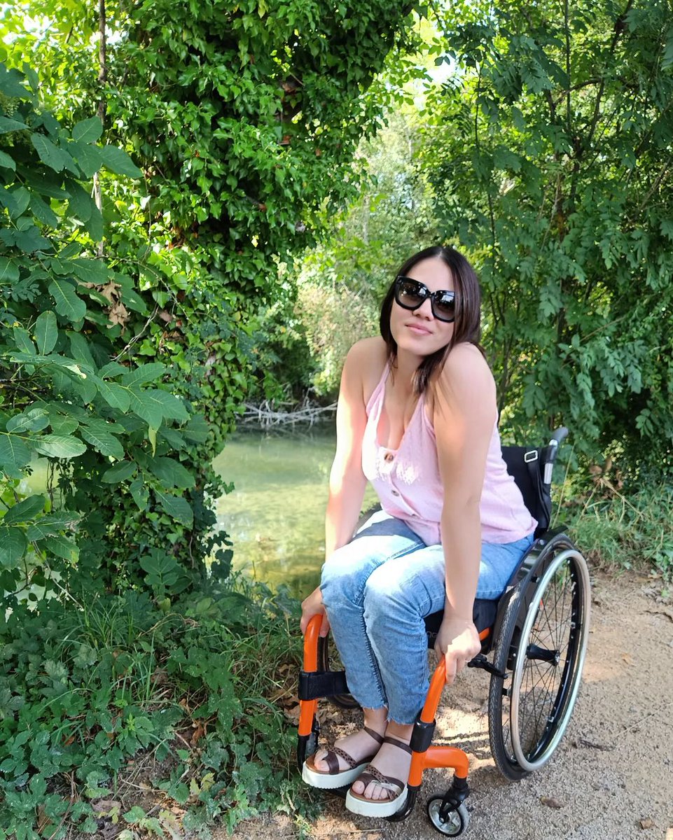 PermobilGlobal's tweet photo. Roxana’s orange #Progeo wheelchair contrasts rather nicely in the green nature, don’t you think? 🧡💚
📸 @roxanadauthor
#permobil #innovatingforindividuals #nature https://t.co/oszZLoALC6
