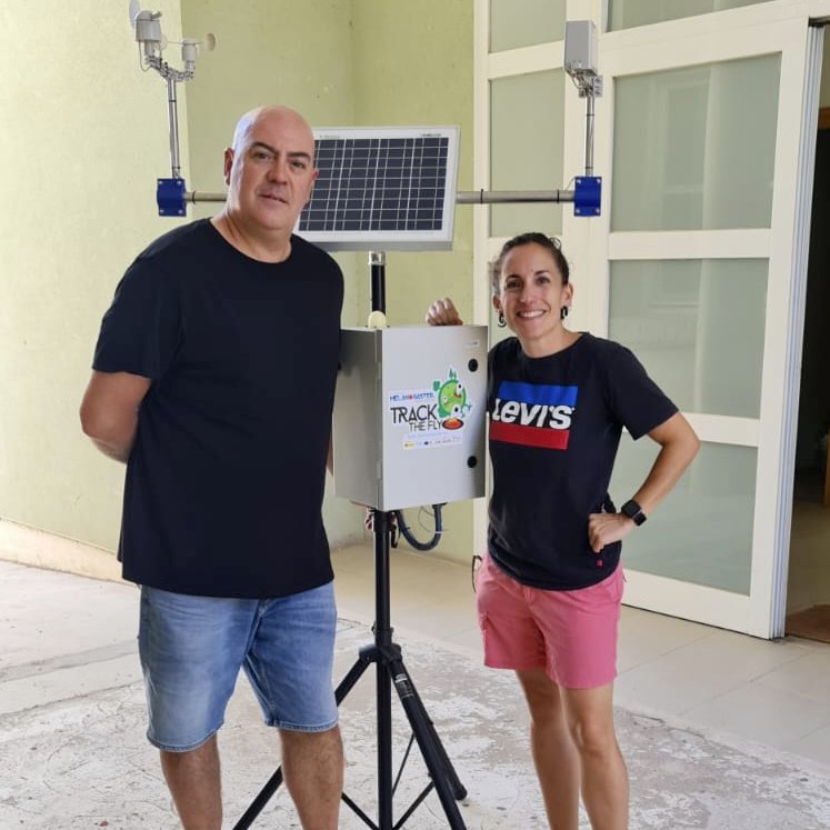 LCATMon's tweet photo. Zahara Alonso #CEIP Ramón y Cajal y José González ponen en marcha en #PinadeEbro otra estación #TrackTheFly de #MelanogasterCTF #CienciaCiudadana para medir el impacto del #CambioClimatico en la #biodiversidad #Drosophila

@LCATMon @GonzalezLab_BCN @Dros_EU @FECYT @scasillasv https://t.co/j96jeHa7yV