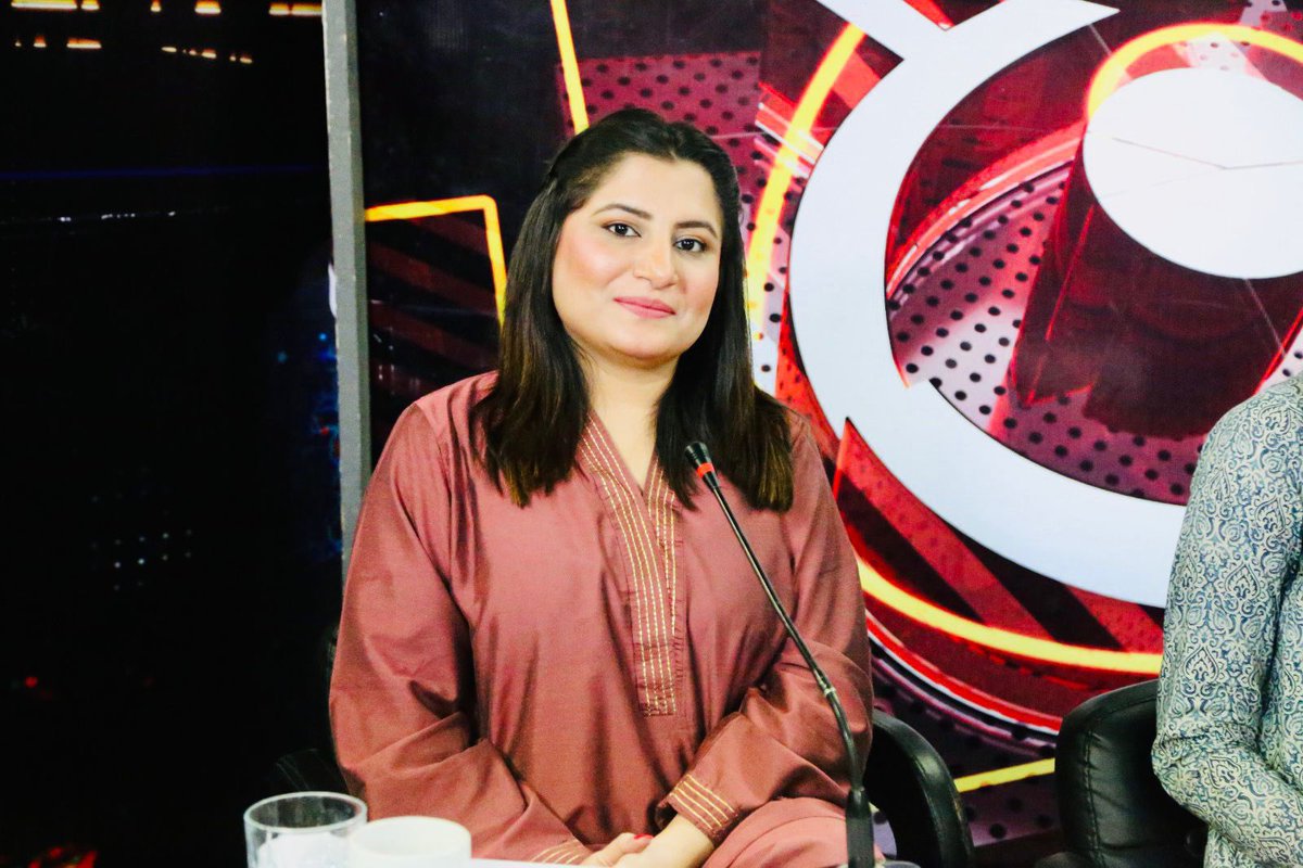 Anummlaghari's tweet photo. Guest Appearance at Metro 1 News Tv talk  show (Aaj Ki Baat) Host : Imtiaz Mir  Panelist: DrFouzia Hameed  &amp; Dr. Faiza Sodhar (DSP UT East Khi) &amp;  Anum Laghari (Development Professional-social activist).

#AnumLaghari #Talkshow #GuestAppreance https://t.co/BVf3RKyWIP