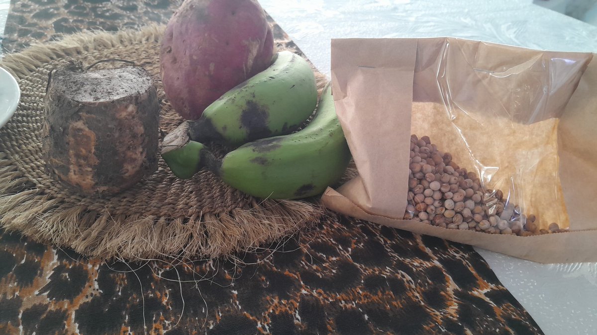 basigwadaniel's tweet photo. The big misconception:
"Indegenius foods are the poor man's food."
The big effect:
"Only 5% of Kenyans consume required amount of indegenous vegetables daily."
@GAINalliance 
@FAOKenya 
@NLAgriKenya 
#feedfuture
#sustainableconsumption https://t.co/9415BRb01u