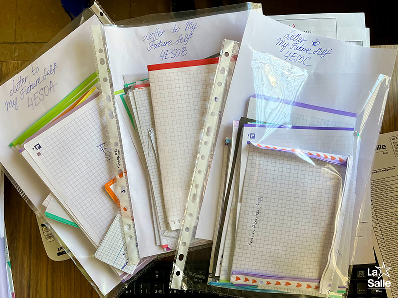 📝 Today the students of 4th of ESO have had a chance to write a letter to their future selves to open it at the end of the school year. Through this powerful practice they were able to work on self-reflection, goal-setting, self-love and personal growth. 

#letter #english